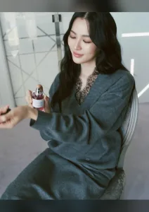 หลิงหลิง คอง ภาพล่าสุดจาก Instagram ลำดับที่ 2