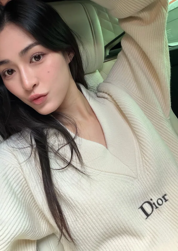 หลิงหลิง คอง ภาพเซลฟีลุคธรรมชาติ ลำดับที่ 7