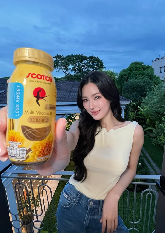 หลิงหลิง คอง ภาพล่าสุดลุคเสื้อสีอ่อน ลำดับที่ 25