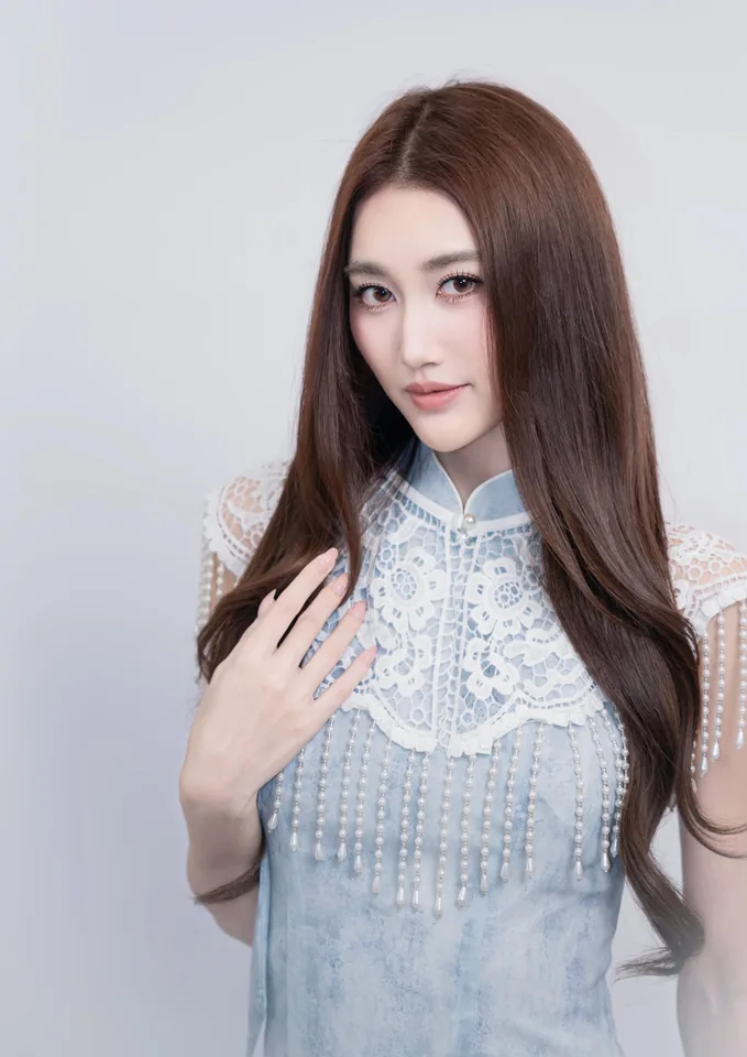 เบสท์ รักษ์วนีย์ ภาพพอร์ตเทรตลุคเรียบหรู