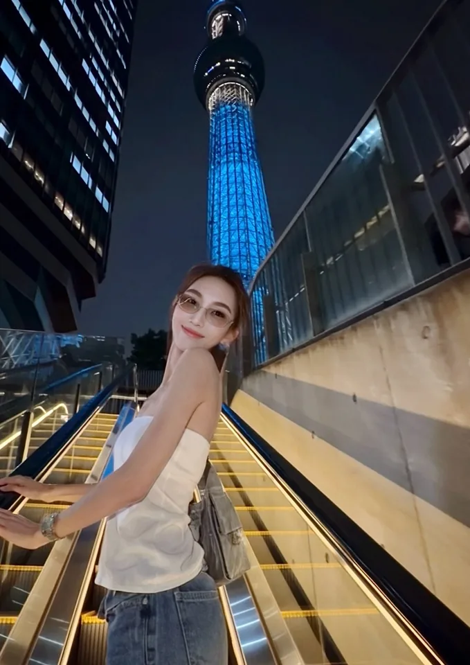 เบสท์ รักษ์วนีย์ ภาพแฟชั่นจากช่องทางทางการ